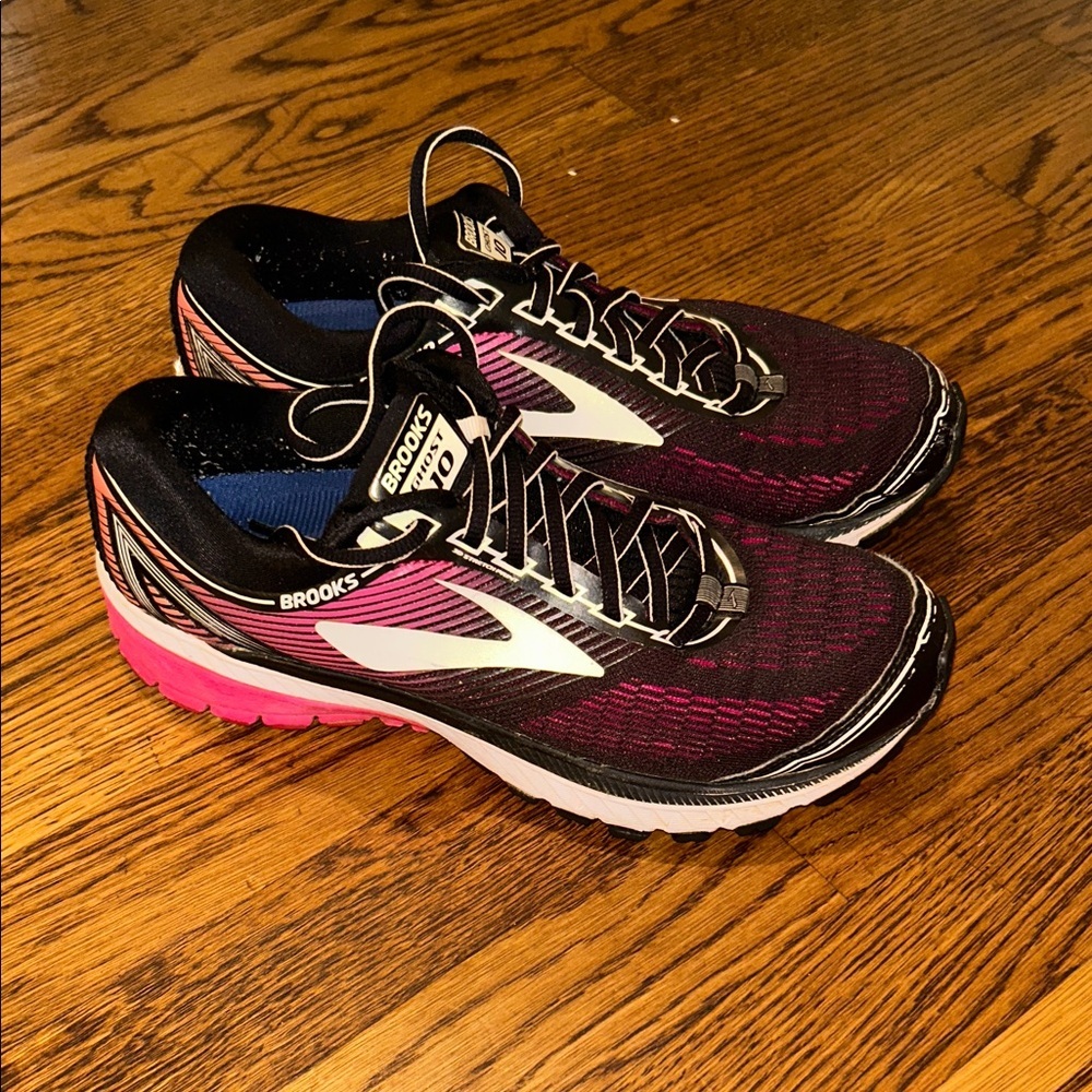 Brooks Ghost 10 Women's Running Sneakers - Black & Pink Accent